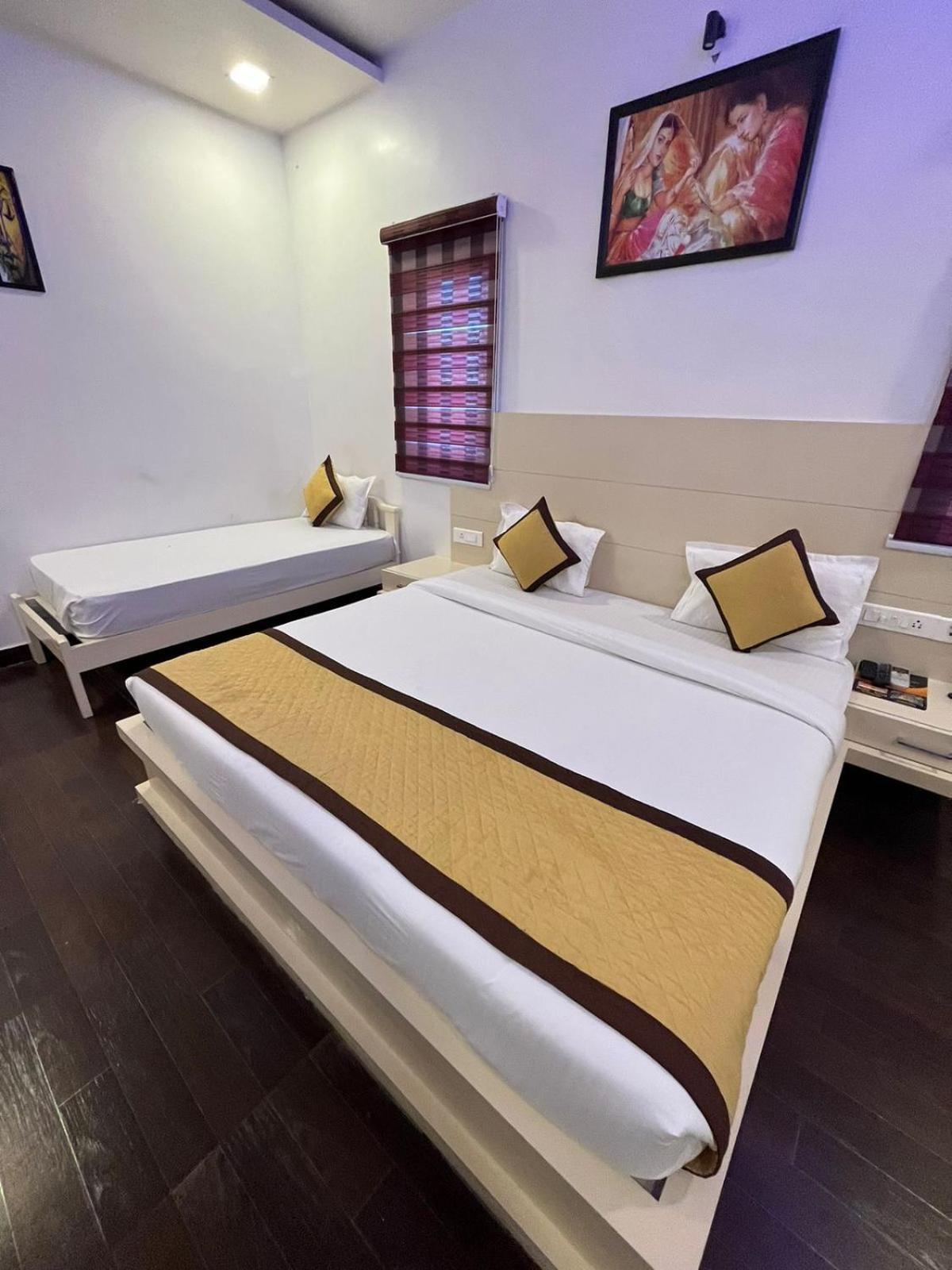 Hotel Red Carpet Tājganj Zimmer foto